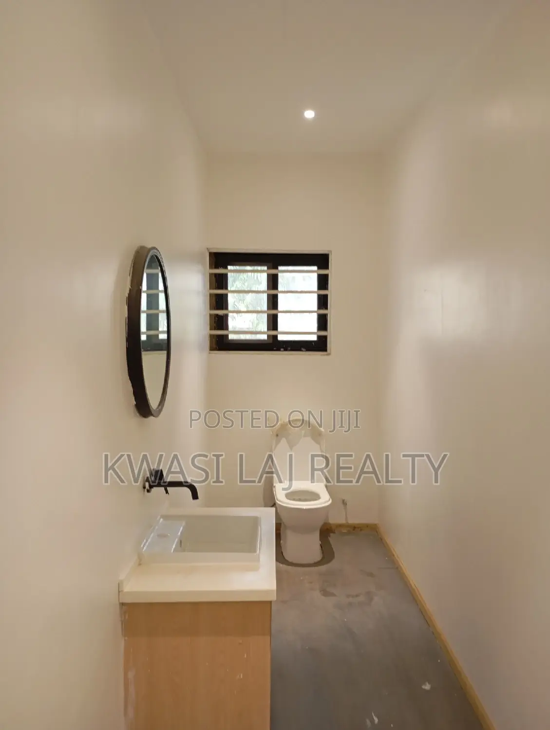 5bdrm House in Adanseman New, Weija for sale