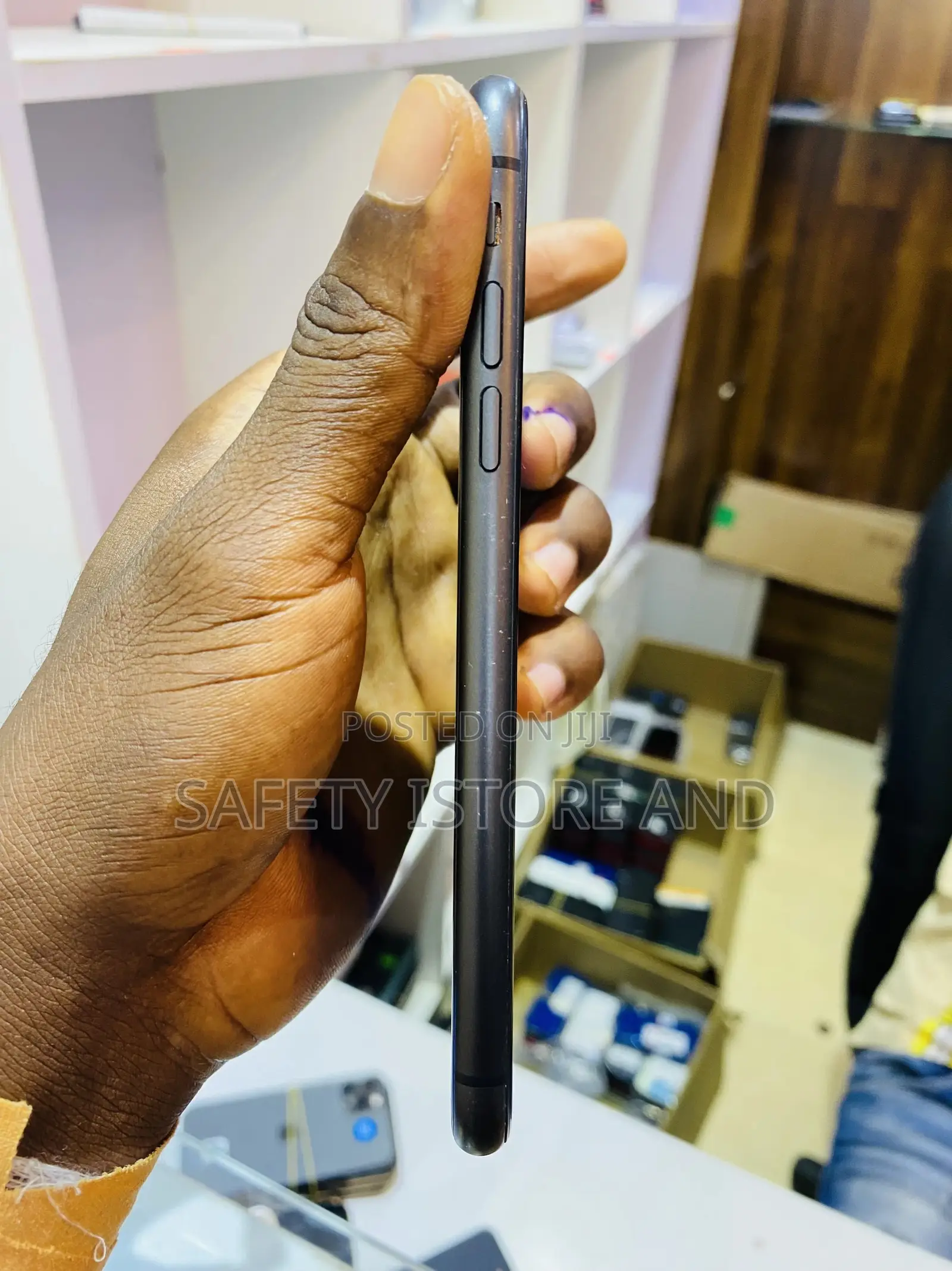 New Apple iPhone 11 128 GB Black