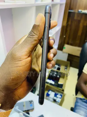 New Apple iPhone 11 128 GB Black