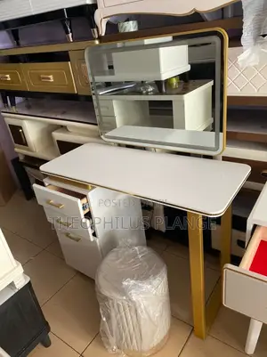 Modern Dressing Mirror Set With Seat