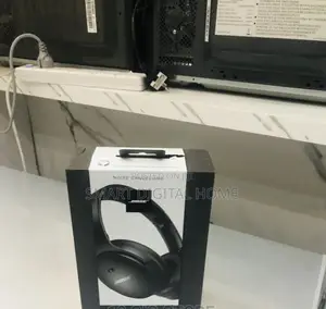 Photo - Portable Powerhouse Quiet-Comfort Model Bose Quietcomfort 45
