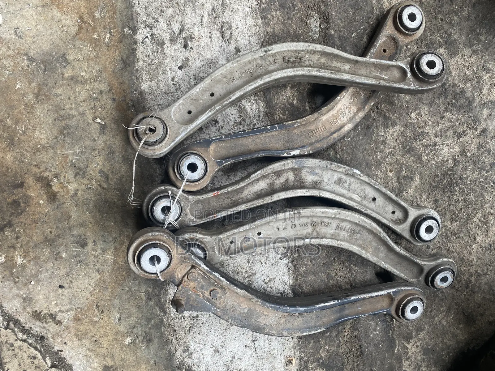 C300 2014 Rear Lower Arms