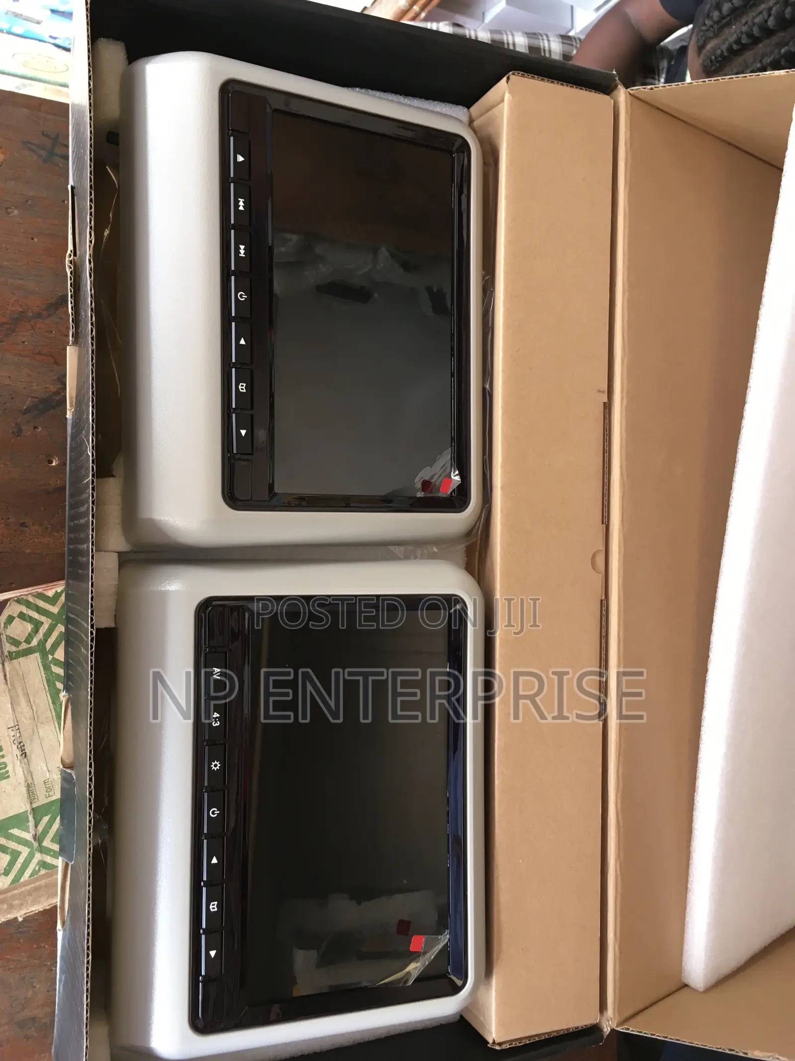 Headdress Monitor