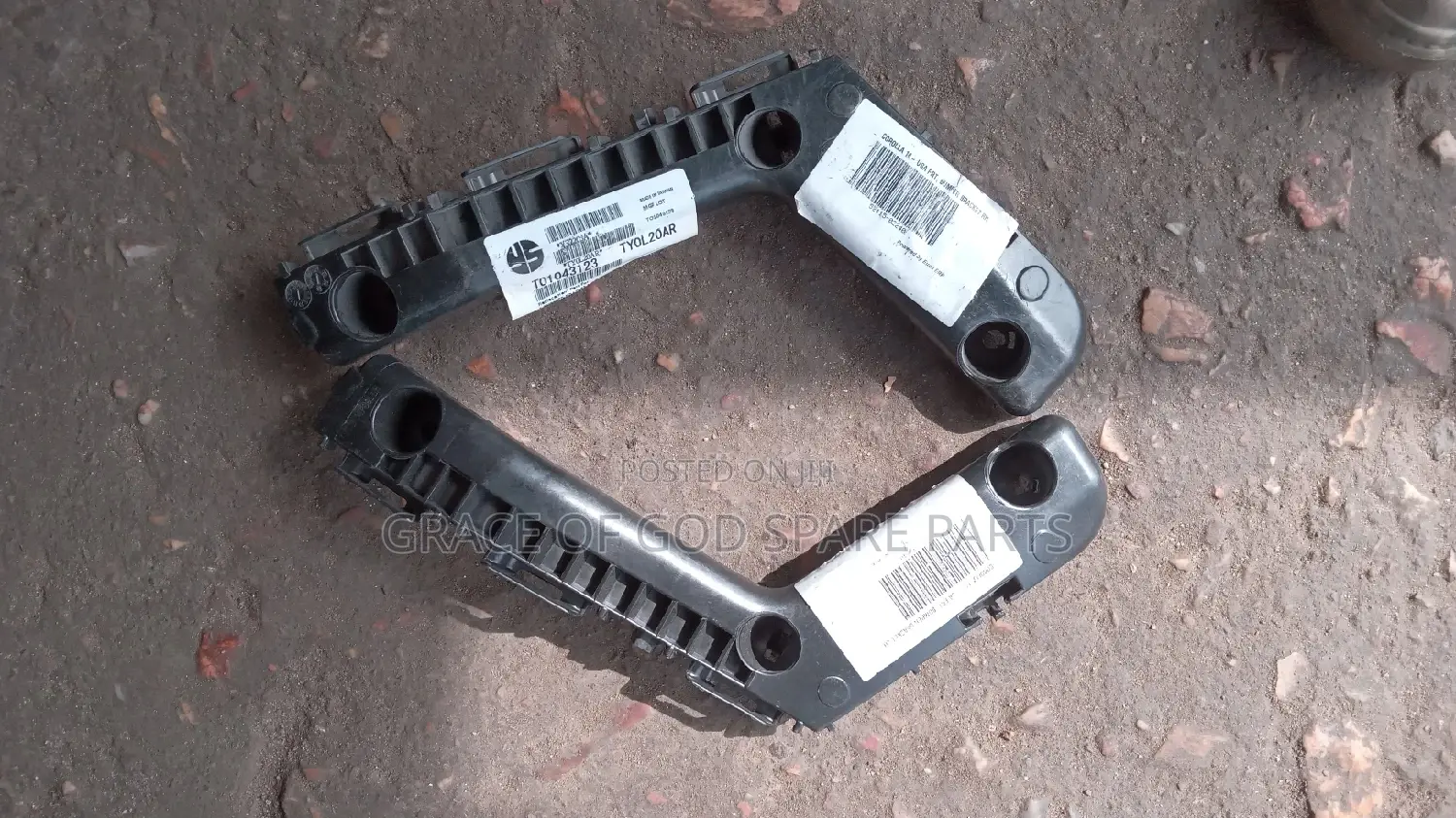 Toyota Corolla 2014 Front Bumper Lockers Original