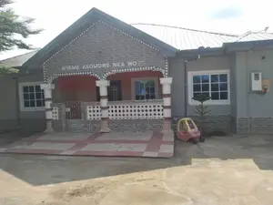 4bdrm Mansion in De-Icons Real Estate, Awutu Senya East Municipal