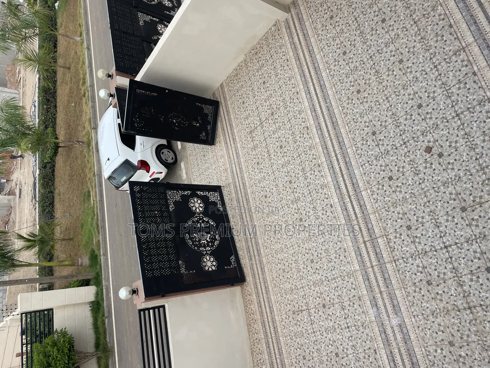3bdrm Duplex in Oyarifa Mall for rent
