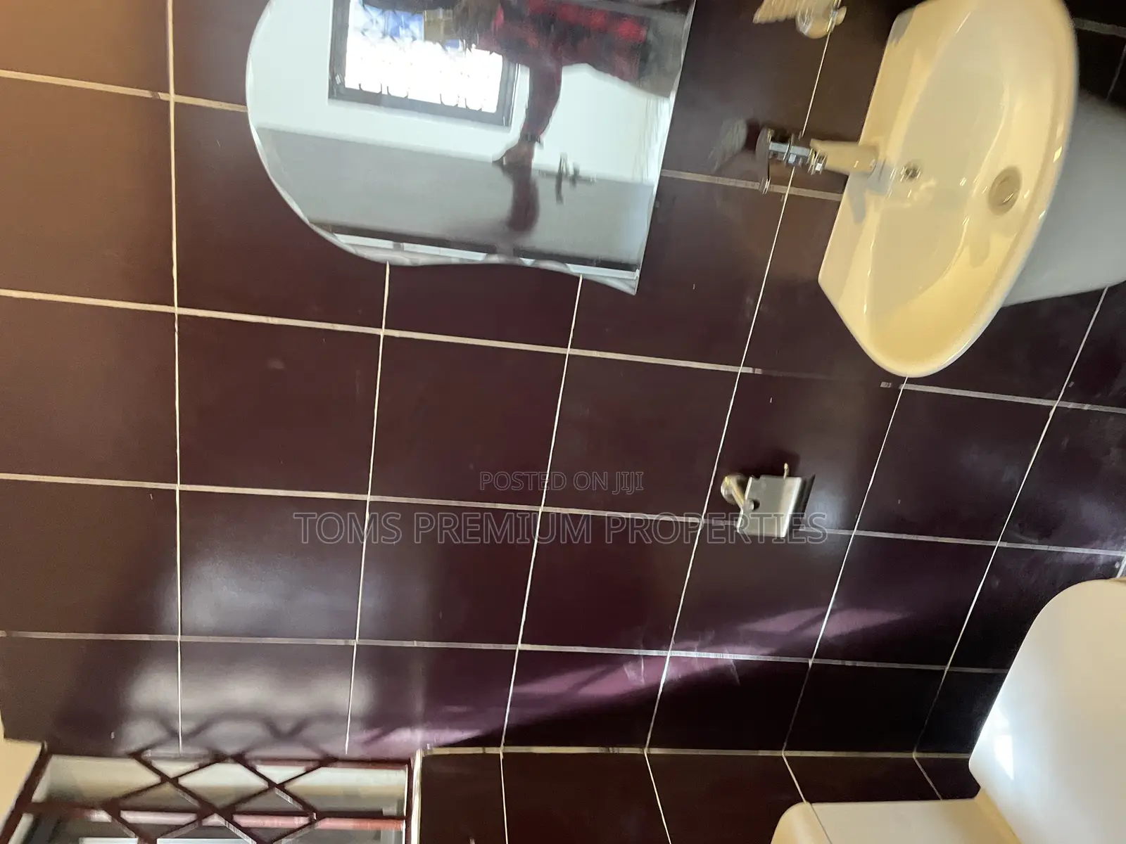 3bdrm Duplex in Oyarifa Mall for rent