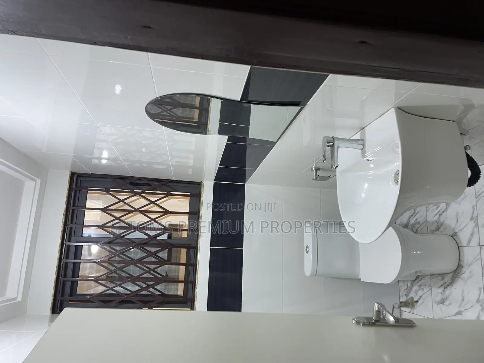 3bdrm Duplex in Oyarifa Mall for rent