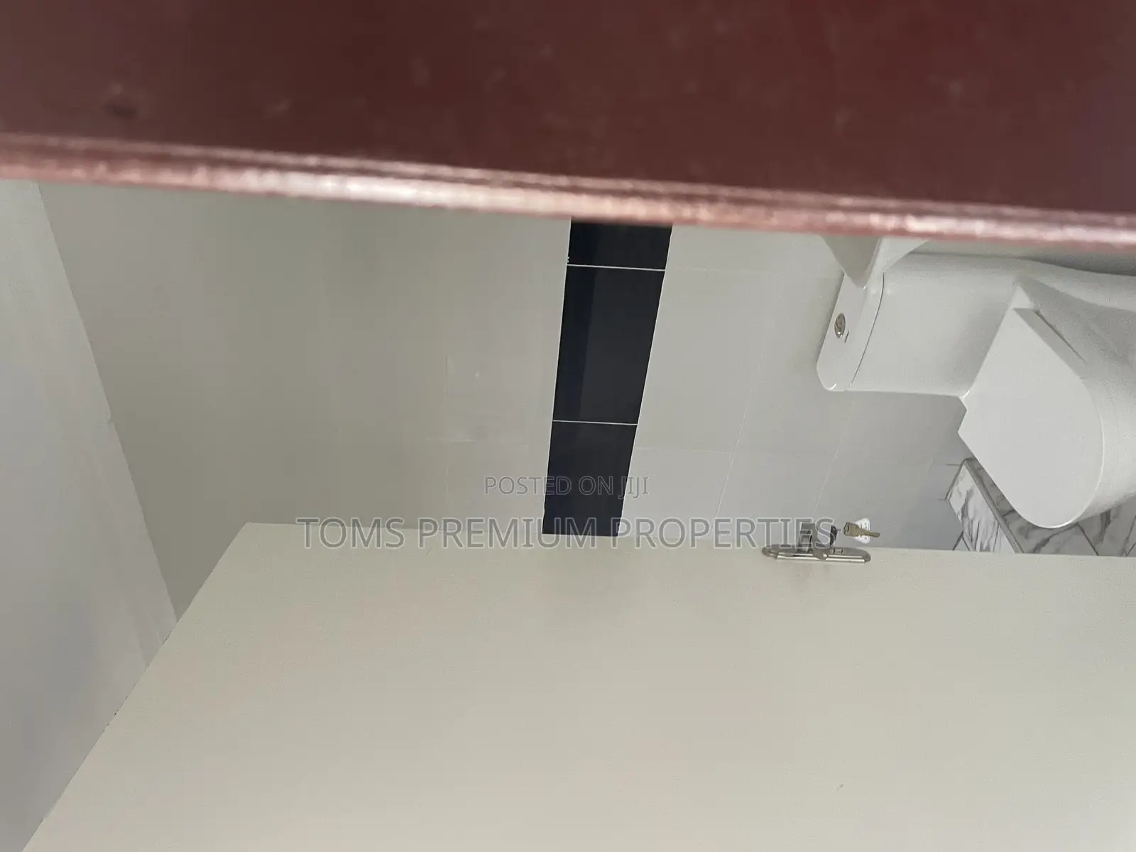 3bdrm Duplex in Oyarifa Mall for rent