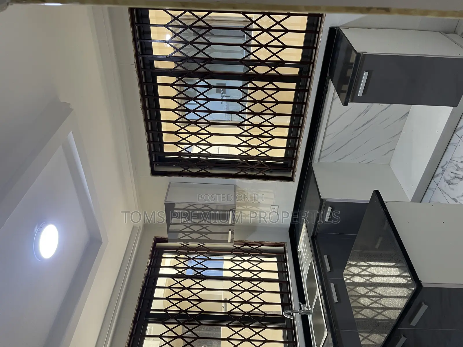 3bdrm Duplex in Oyarifa Mall for rent