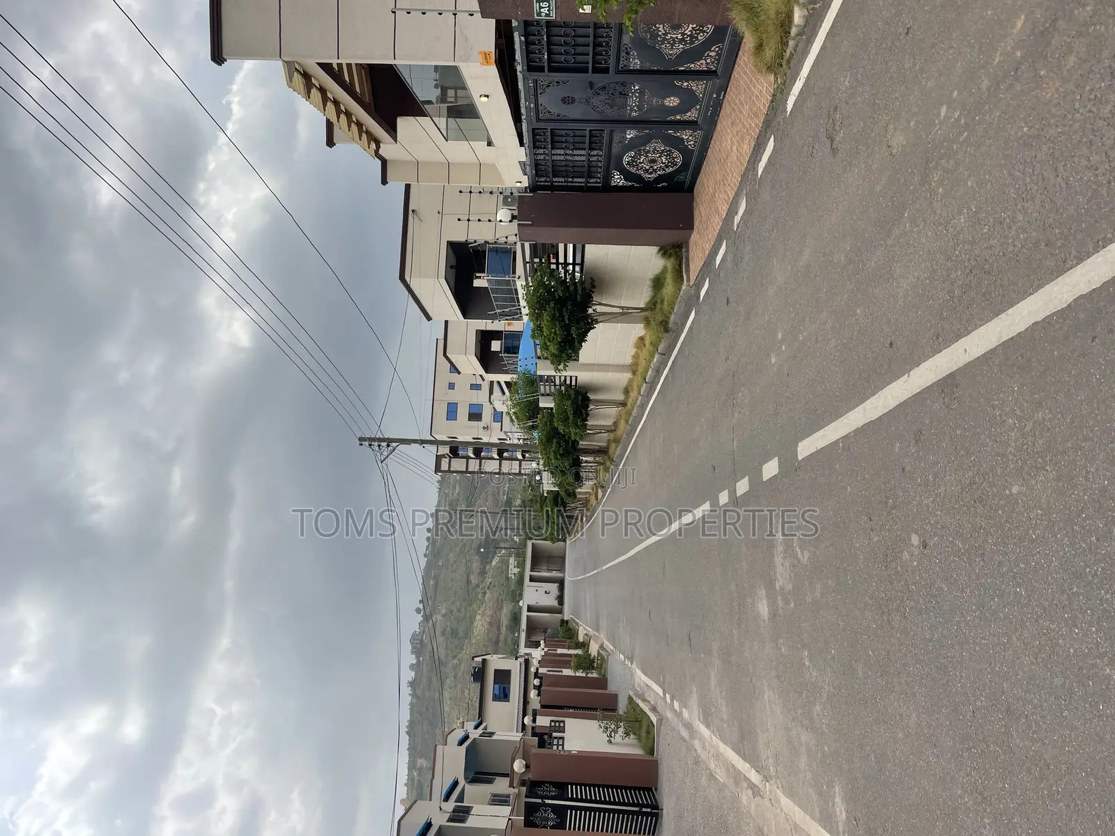 3bdrm Duplex in Oyarifa Mall for rent