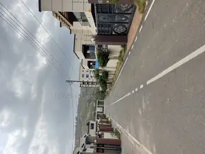 3bdrm Duplex in Oyarifa Mall for rent