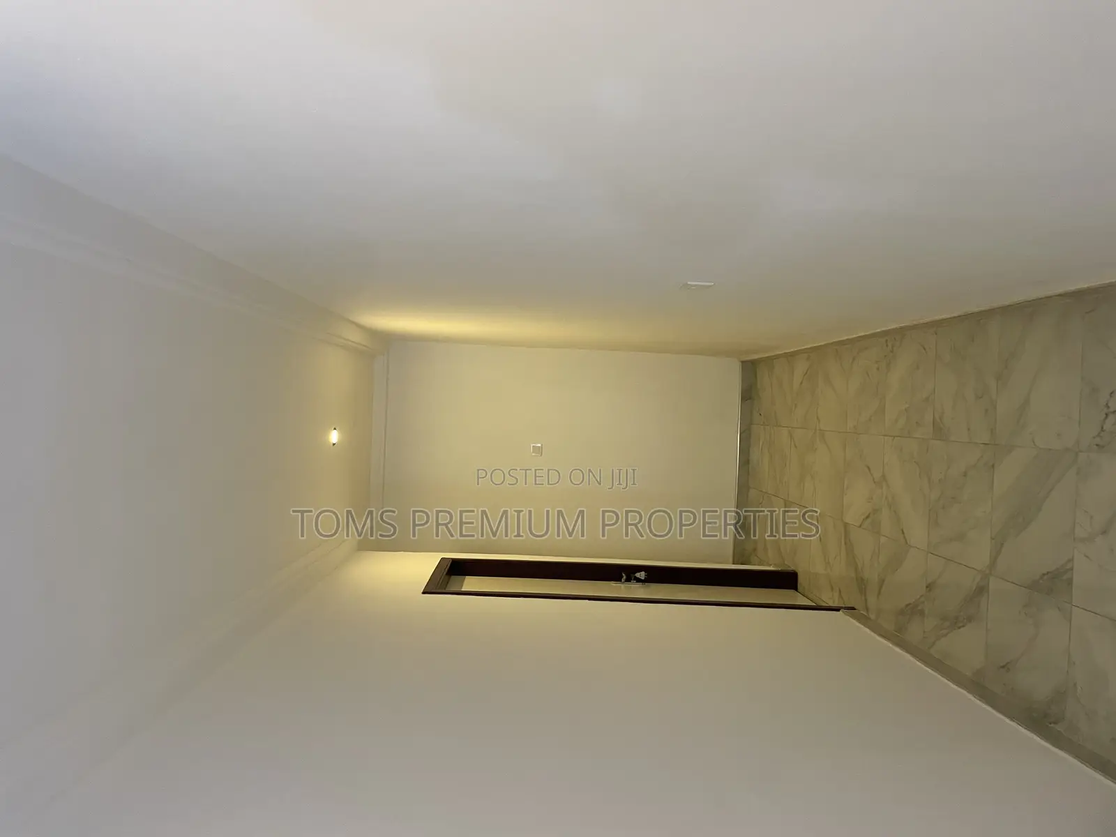 3bdrm Duplex in Oyarifa Mall for rent