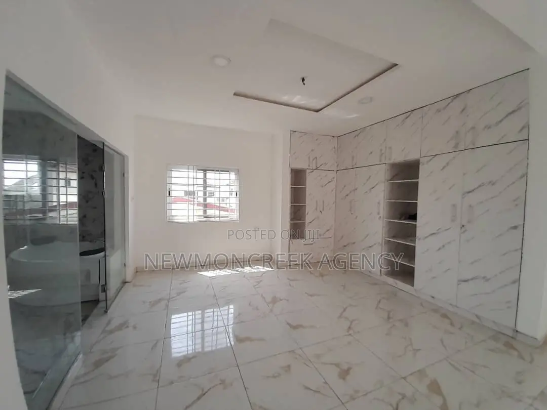 5bdrm Duplex in Lakeside Estates, Accra Metropolitan for sale