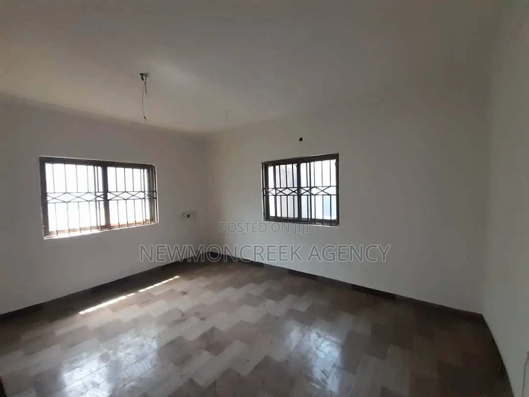 5bdrm Duplex in Lakeside Estates, Accra Metropolitan for sale