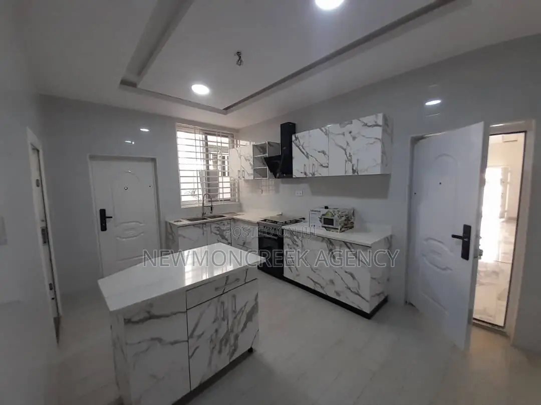 5bdrm Duplex in Lakeside Estates, Accra Metropolitan for sale
