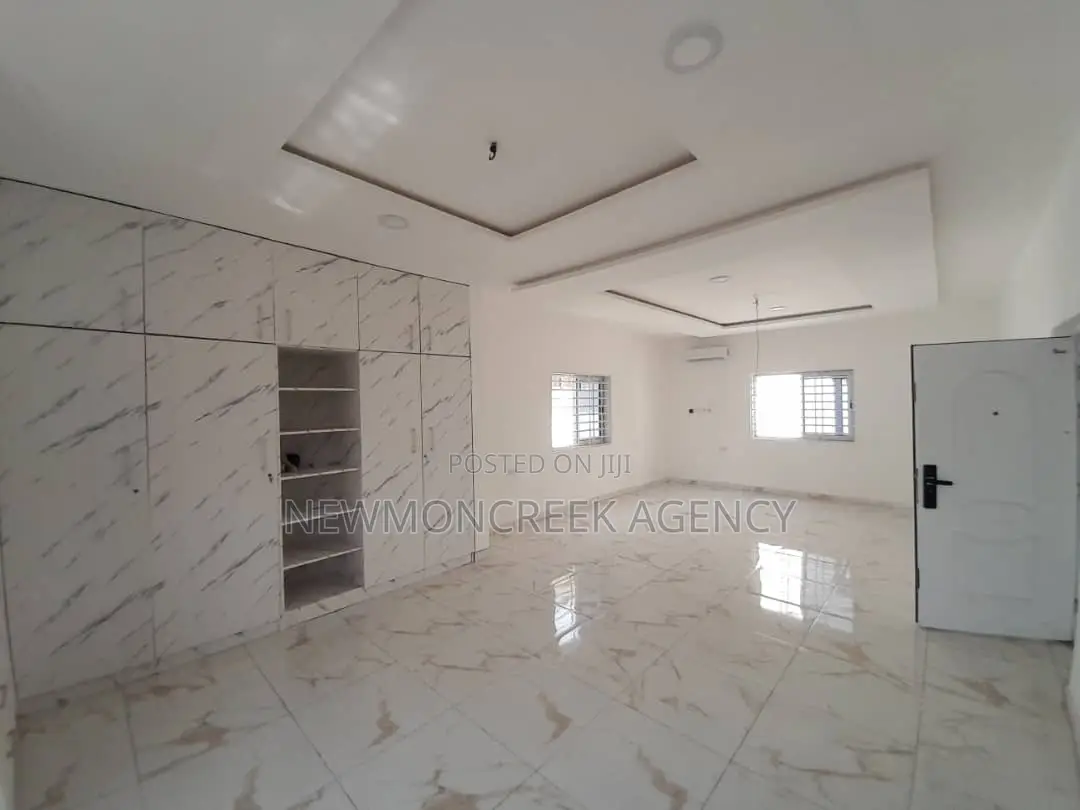 5bdrm Duplex in Lakeside Estates, Accra Metropolitan for sale