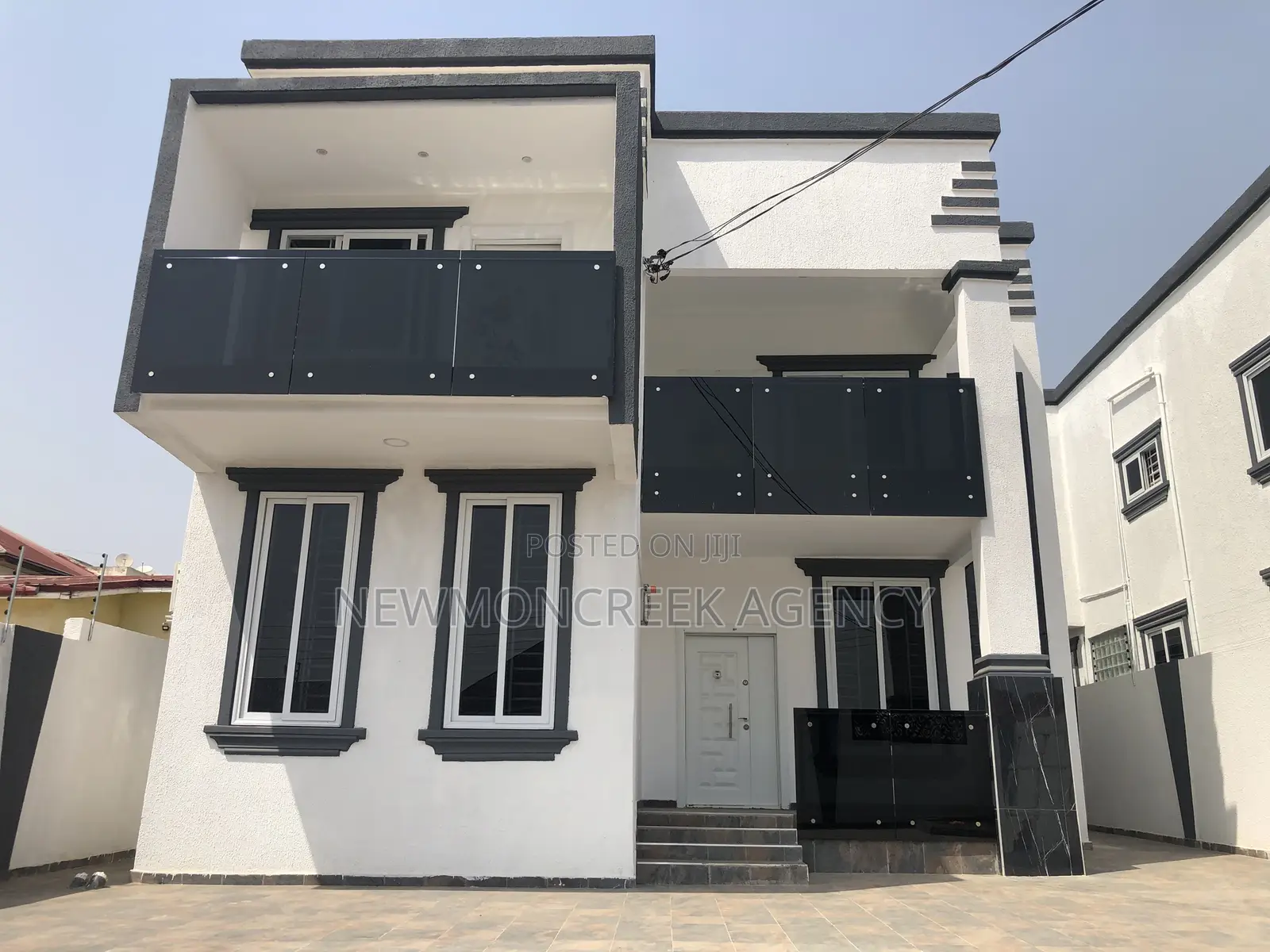 5bdrm Duplex in Lakeside Estates, Accra Metropolitan for sale