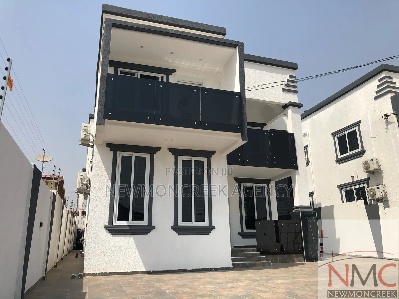 5bdrm Duplex in Lakeside Estates, Accra Metropolitan for sale