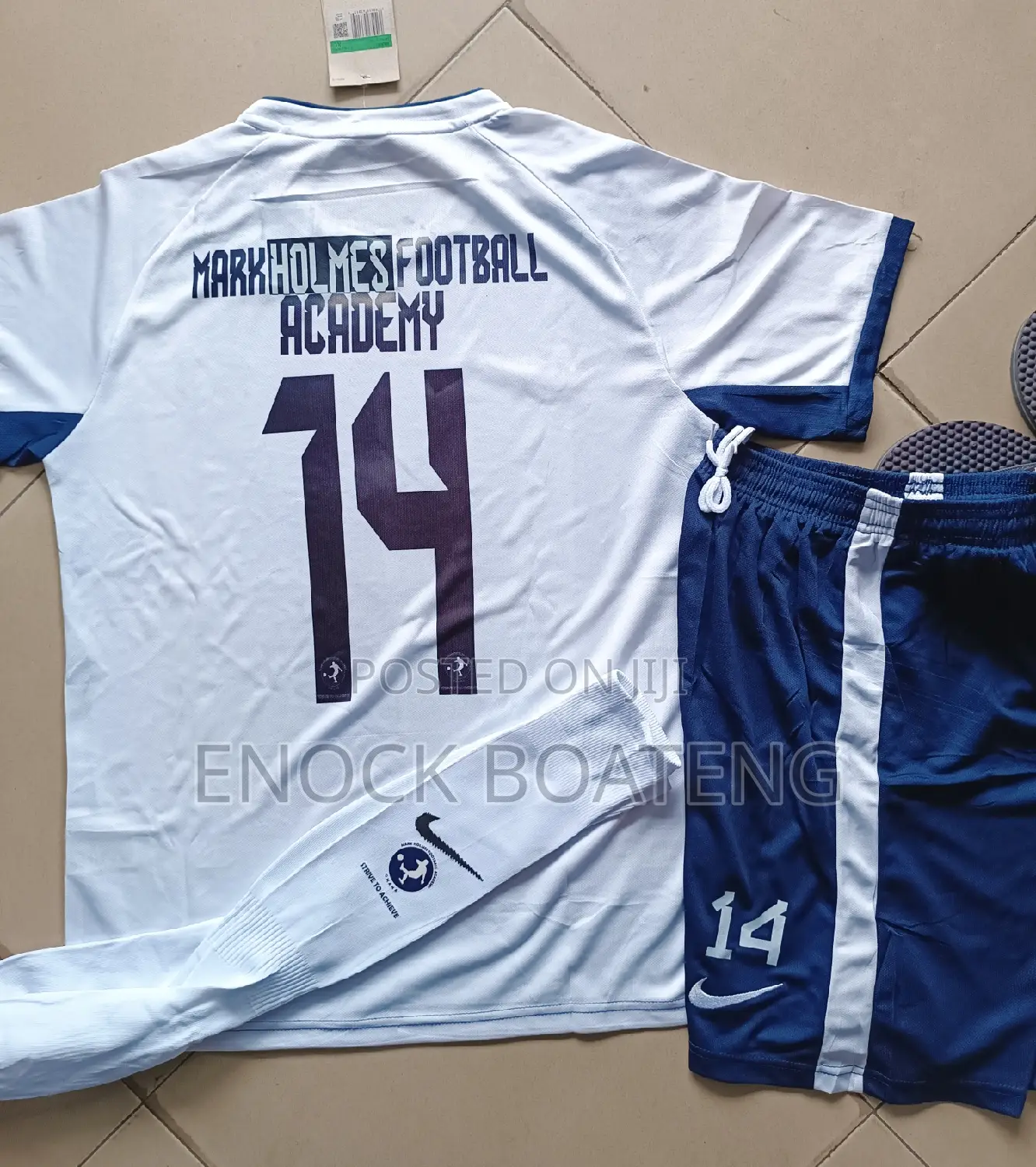 Jerseys Set and Customizing