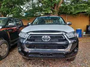Photo - New Toyota Hilux 2023 Black