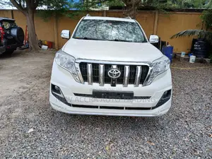 Photo - Toyota Land Cruiser Prado 2017 White