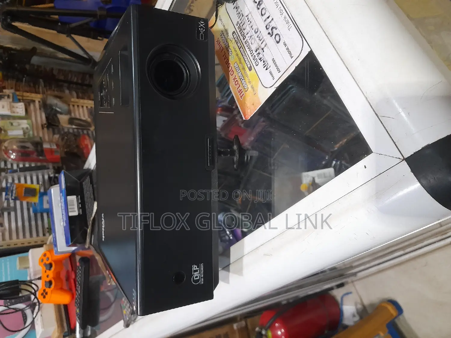 Vivitek Projector ( 2800 Lumens )