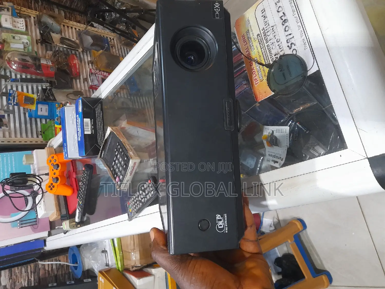 Vivitek Projector ( 2800 Lumens )