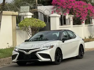 Photo - Toyota Camry XSE 2023 White