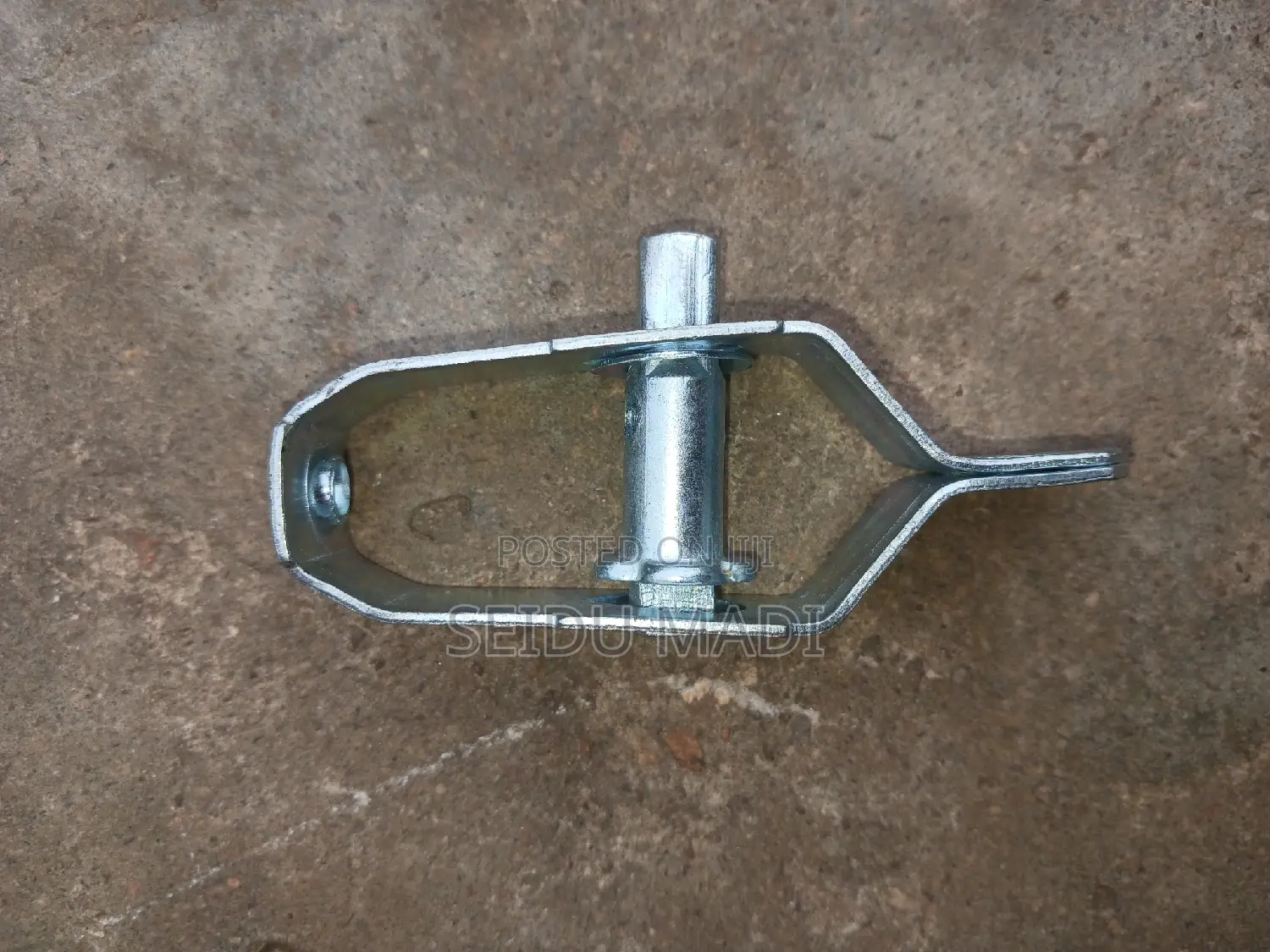 Hooks for Tightening Barb Wire for Fencing
