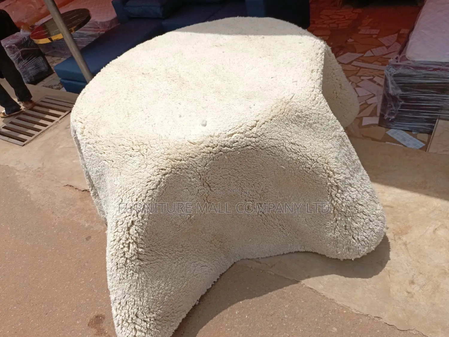 FURNITURE MALL COMPANY 8feet Round Carpets. Free Deliv