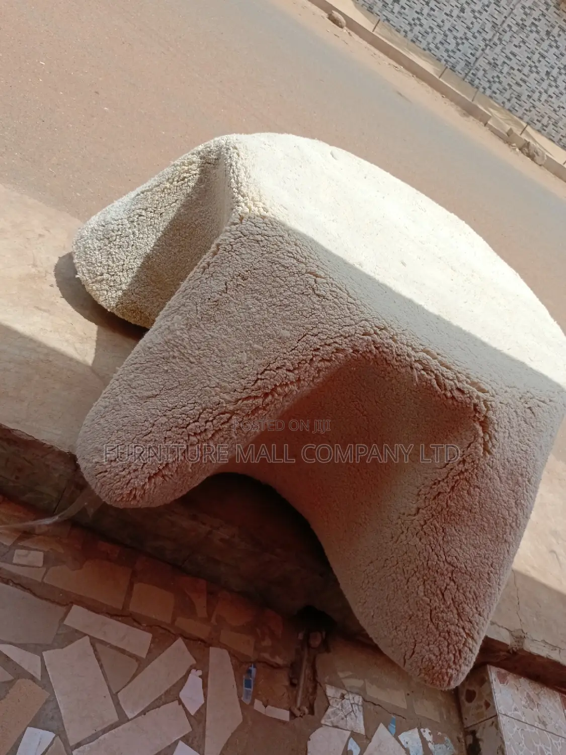 FURNITURE MALL COMPANY 8feet Round Carpets. Free Deliv