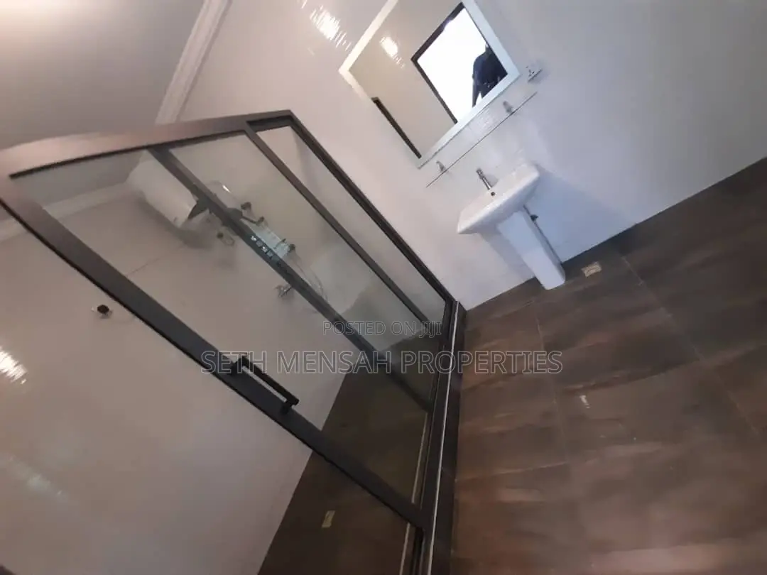 5bdrm House in Skm, Achimota for rent