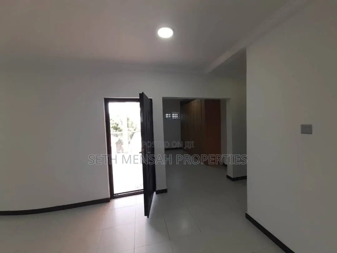 5bdrm House in Skm, Achimota for rent
