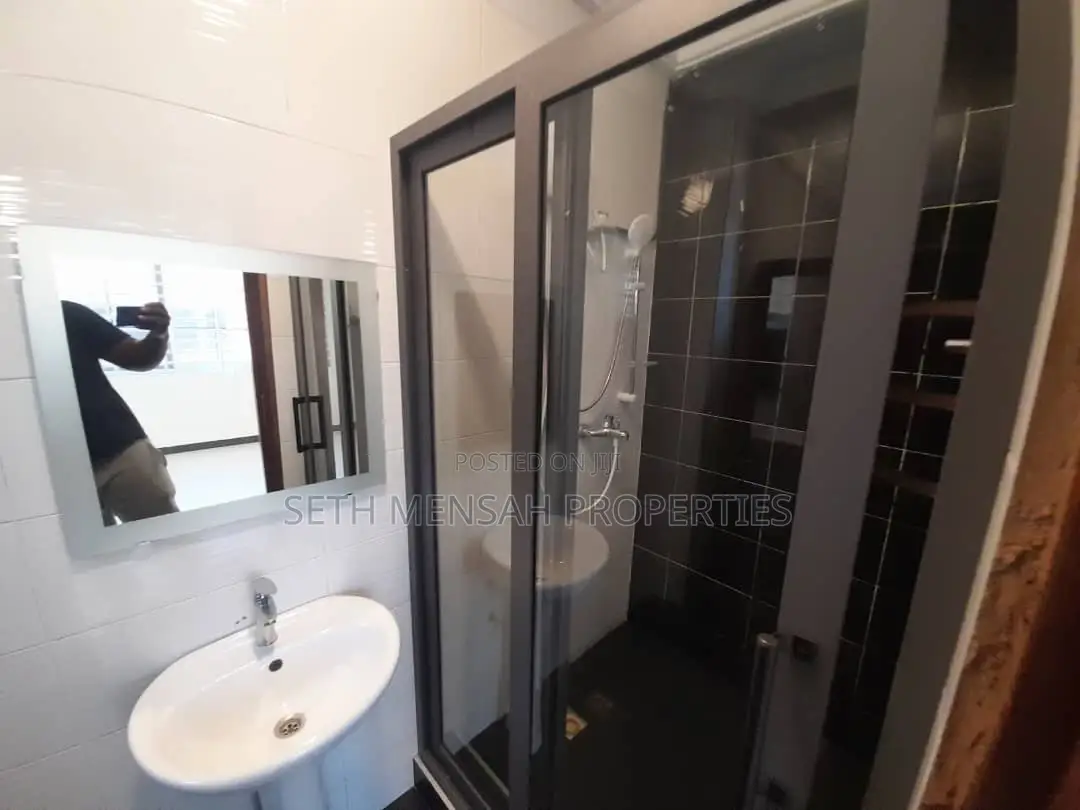 5bdrm House in Skm, Achimota for rent