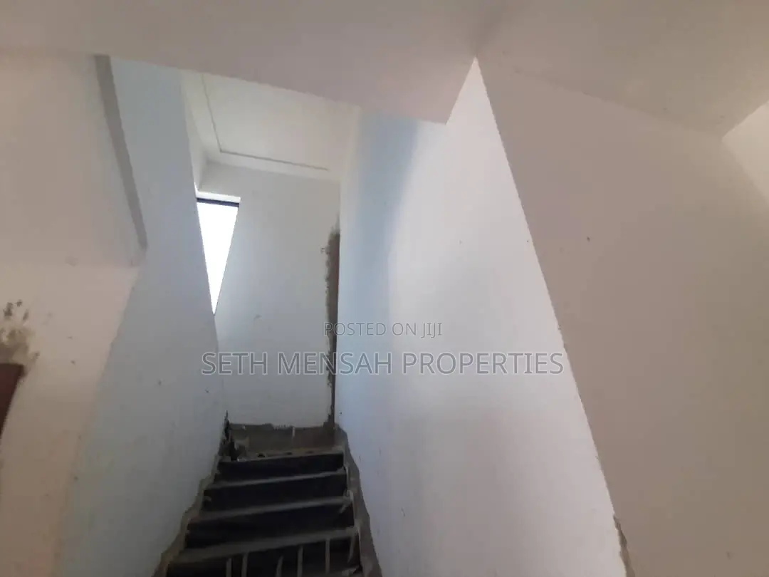 4bdrm House in Skm, Spintex for sale