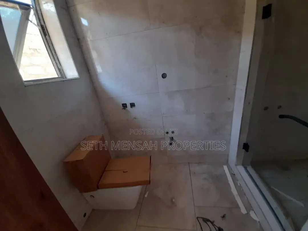 4bdrm House in Skm, Spintex for sale