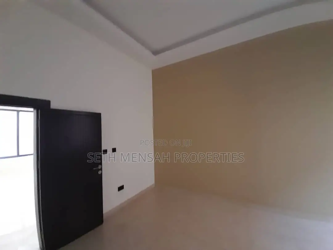 4bdrm House in Skm, Spintex for sale