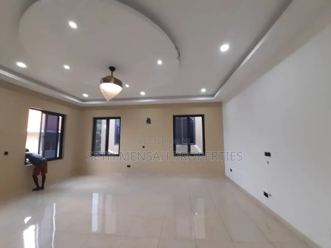 4bdrm House in Skm, Spintex for sale
