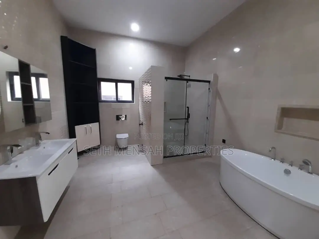 4bdrm House in Skm, Spintex for sale