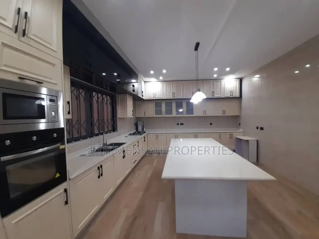4bdrm House in Skm, Spintex for sale