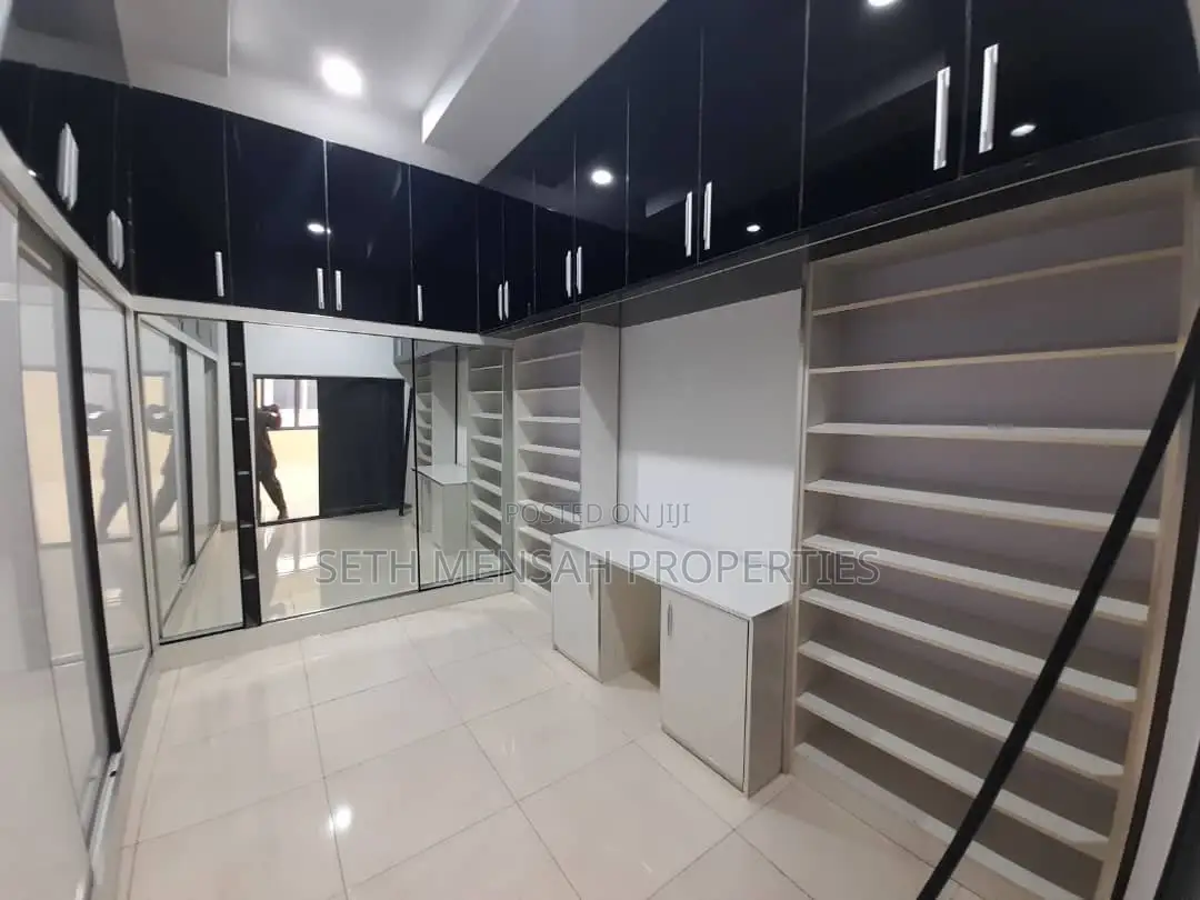 4bdrm House in Skm, Spintex for sale