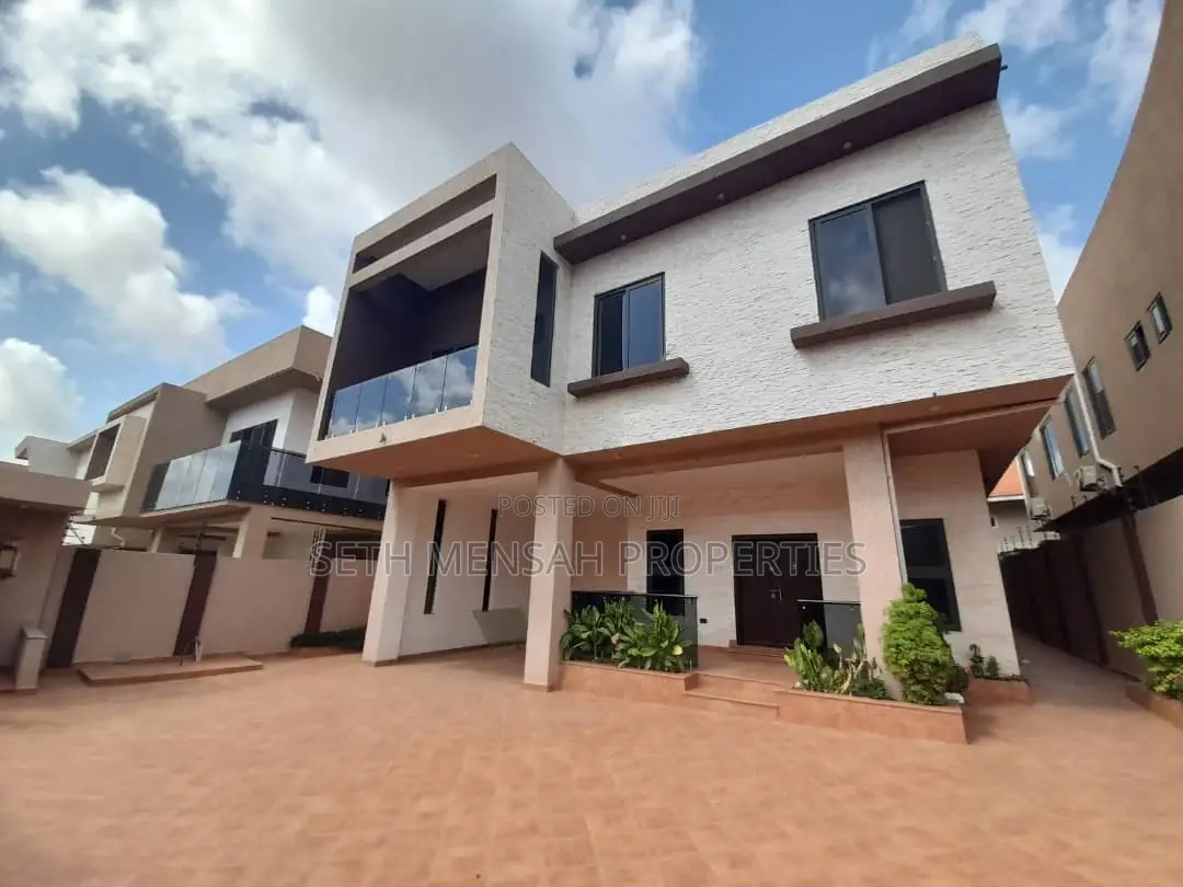 4bdrm House in Skm, Spintex for sale