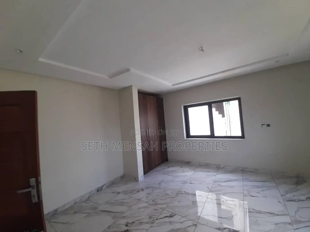 4bdrm House in Skm, Spintex for sale