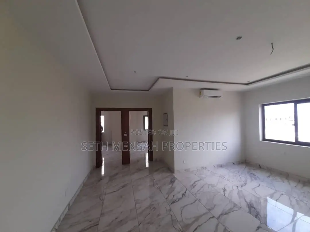 4bdrm House in Skm, Spintex for sale