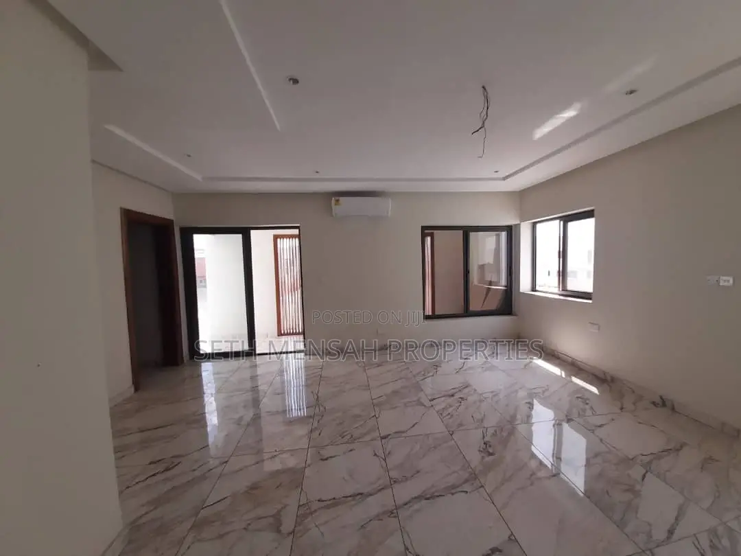 4bdrm House in Skm, Spintex for sale