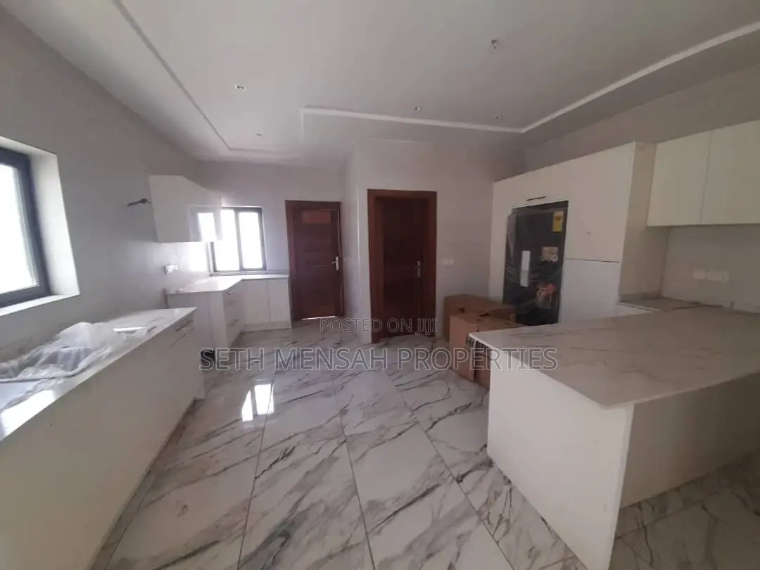 4bdrm House in Skm, Spintex for sale