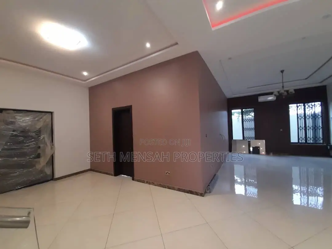 5bdrm House in Skm, Spintex for sale