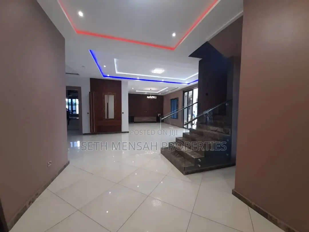 5bdrm House in Skm, Spintex for sale