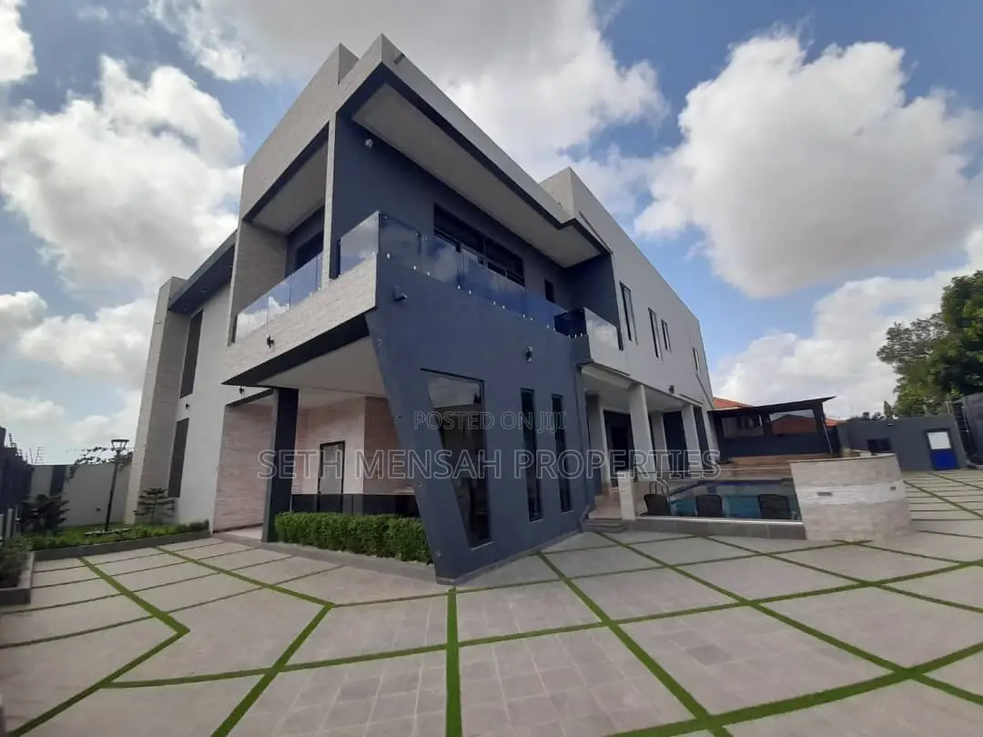 5bdrm House in Skm, Spintex for sale